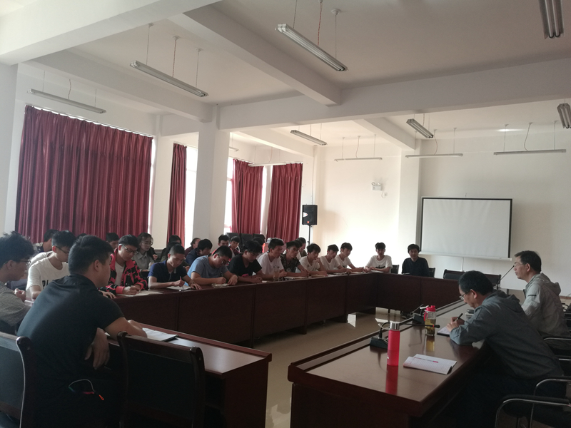 阿岗水库工程建设管理局纪检组组长张昆荣讲授纪检相关知识,并为学生作职业规划分析.jpg 阿岗水库工程建设管理局纪检组组长张昆荣讲授纪检相关知识,并为学生作职业规划分析.jpg