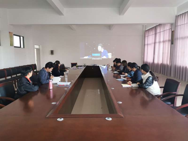 土木工程系党员参加“云岭先锋”夜校学习.jpg 土木工程系党员参加“云岭先锋”夜校学习.jpg