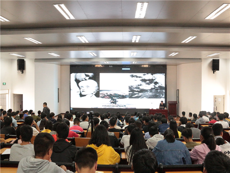 讲座现场.JPG 讲座现场.JPG