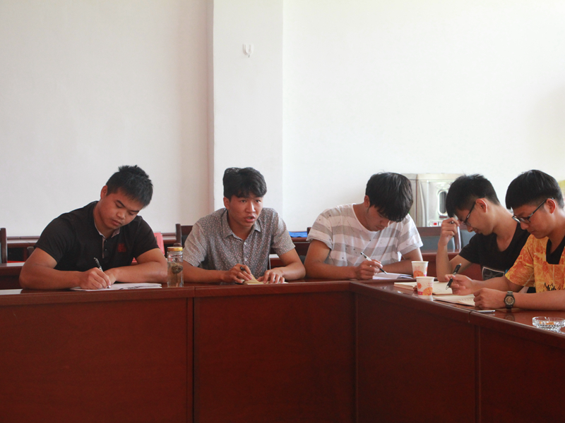 学生分享实习感受.JPG 学生分享实习感受.JPG