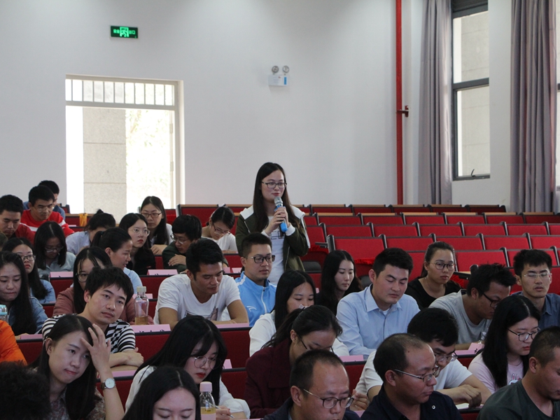青年教师奚圆圆发言.JPG 青年教师奚圆圆发言.JPG