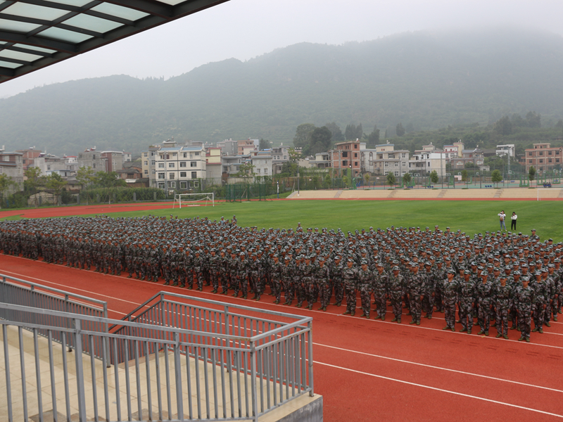 同学们整齐列队.JPG 同学们整齐列队.JPG
