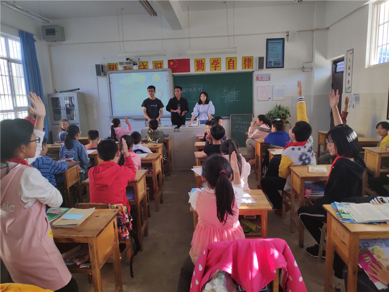 北邑小学支教课堂.jpg 北邑小学支教课堂.jpg