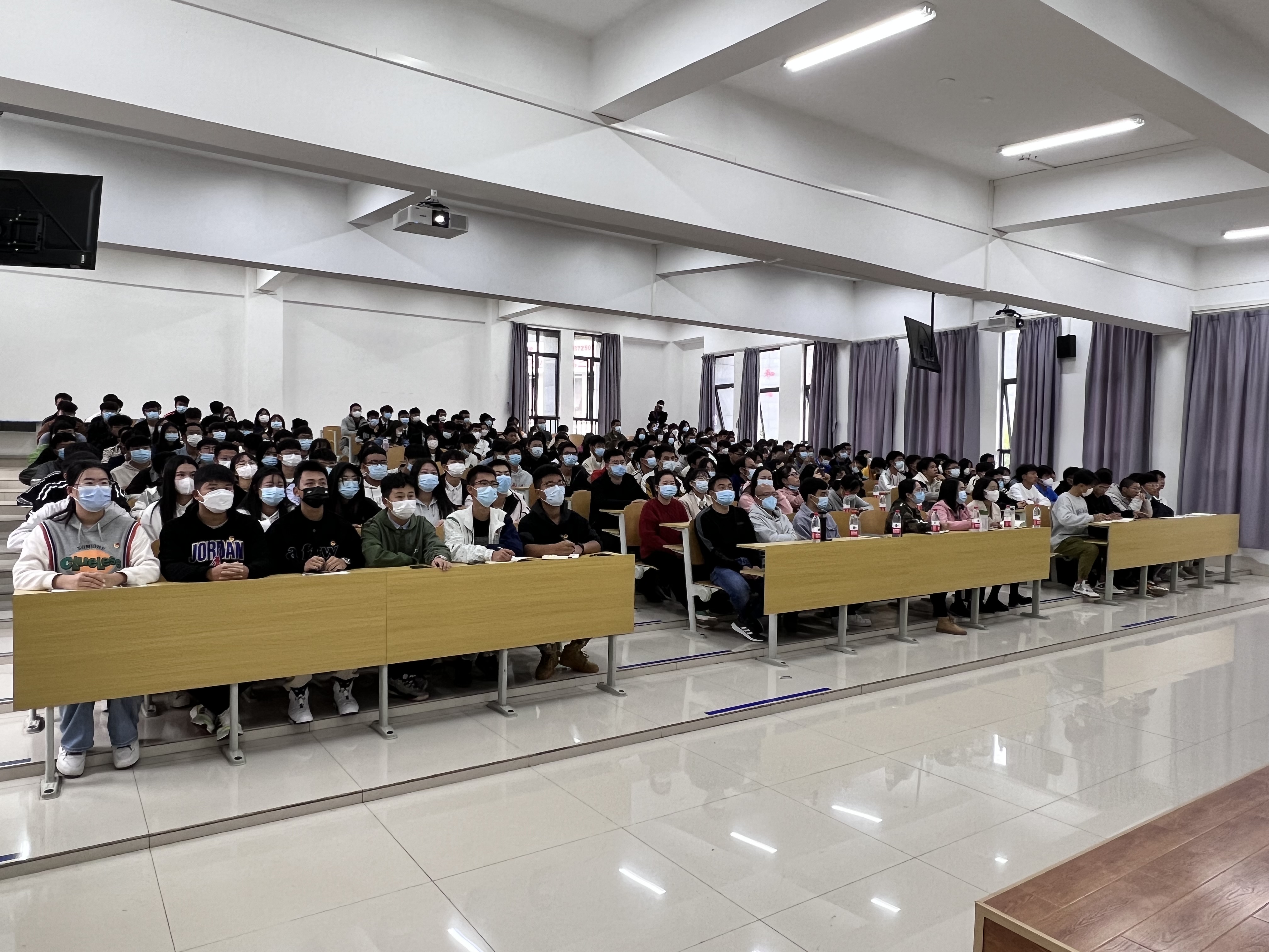 B206-1.jpg B206-1.jpg