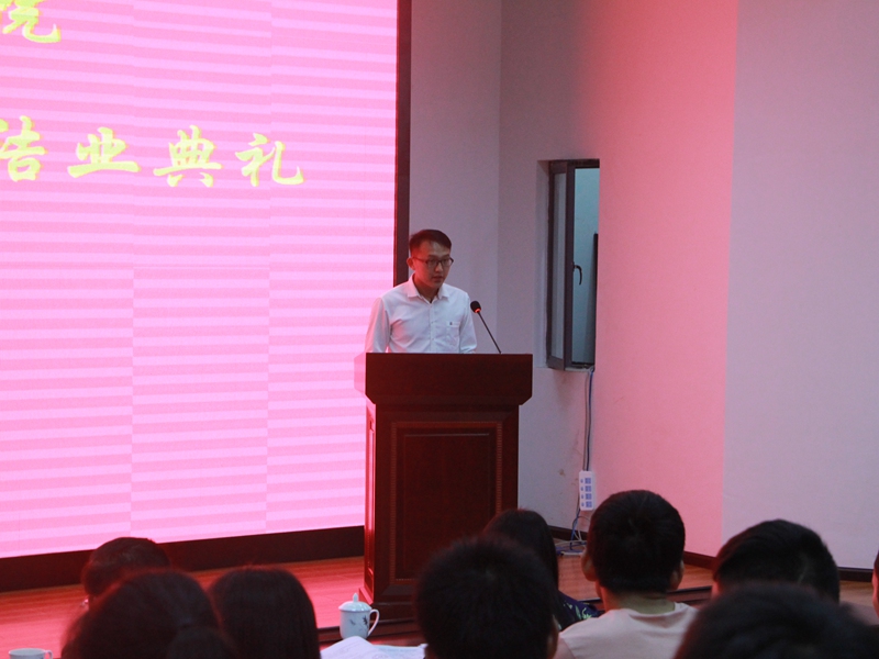 电力工程系入党积极分子冯少川作交流发言.JPG 电力工程系入党积极分子冯少川作交流发言.JPG
